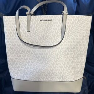 Michael Kors Kelli Large Tote Bag